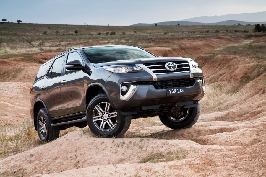  Toyota Fortuner GXL (AN160) 2015 года  (AU) (фото 8 из 14)